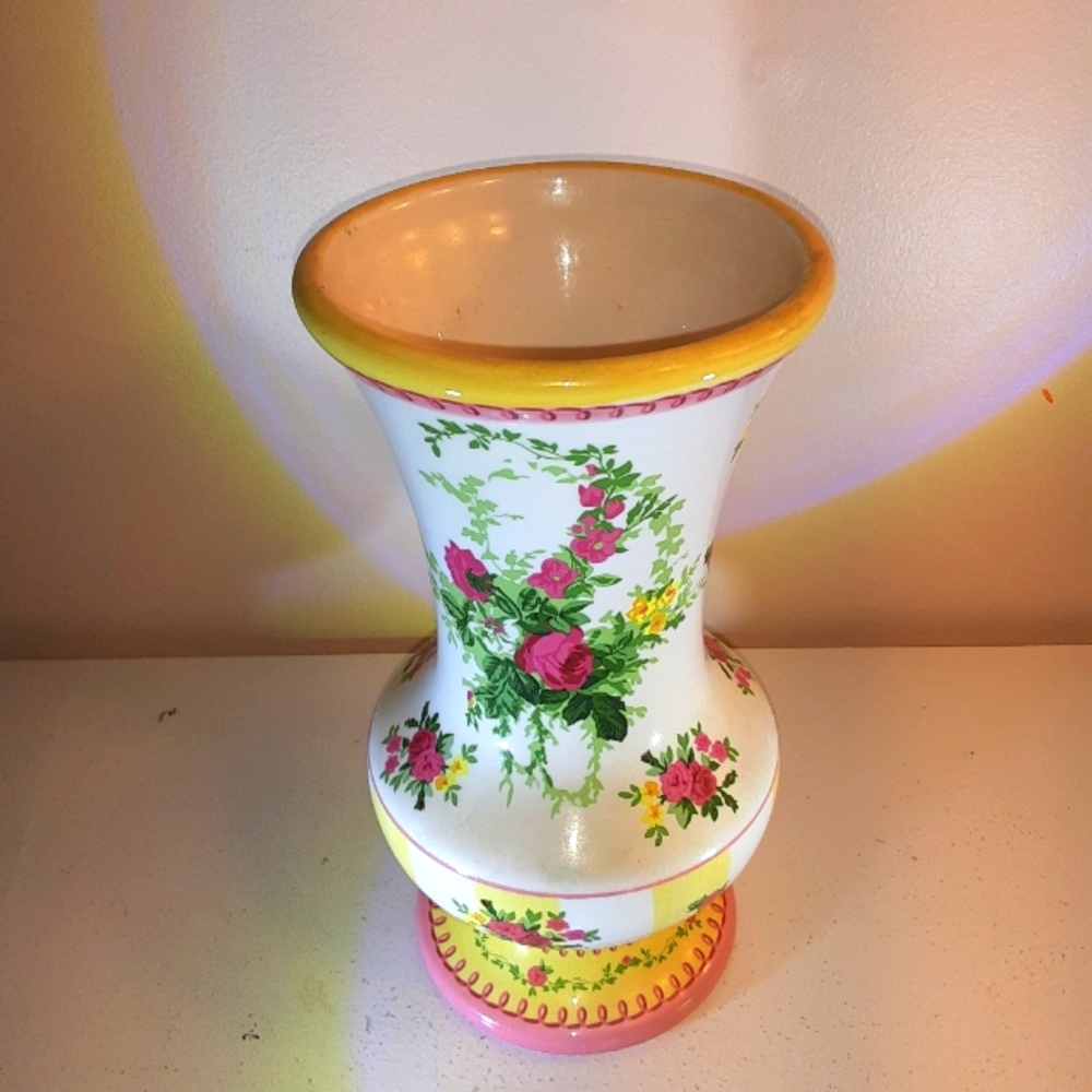 Floral. Ceramic vase